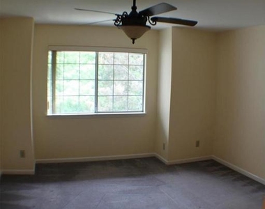 5800 Inman Circle - Photo Thumbnail 3