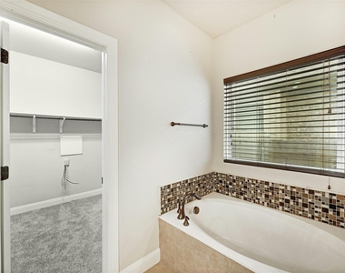 104 Turvey Cv - Photo Thumbnail 24