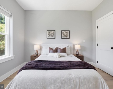 7121 W Greenvale Parkway - Photo Thumbnail 30