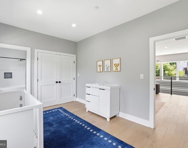 7121 W Greenvale Parkway - Photo Thumbnail 35