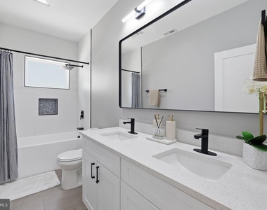7121 W Greenvale Parkway - Photo Thumbnail 31