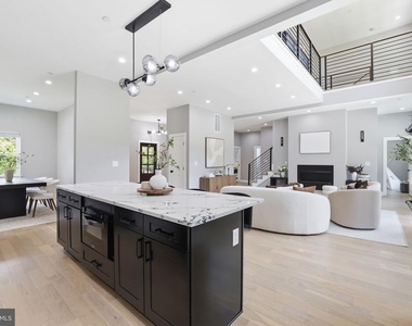 7121 W Greenvale Parkway - Photo Thumbnail 9
