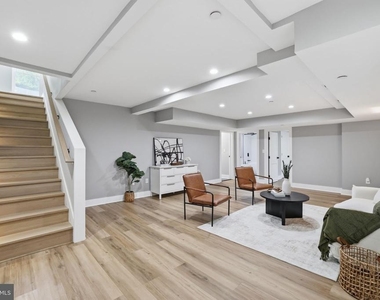 7121 W Greenvale Parkway - Photo Thumbnail 50