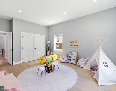 7121 W Greenvale Parkway - Photo Thumbnail 23