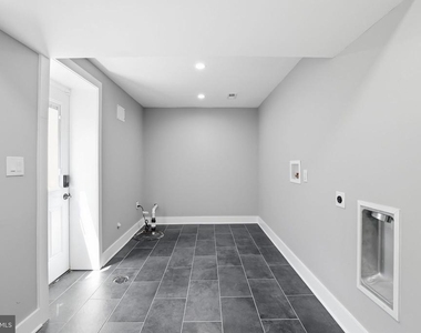 7121 W Greenvale Parkway - Photo Thumbnail 61