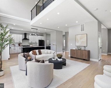 7121 W Greenvale Parkway - Photo Thumbnail 1