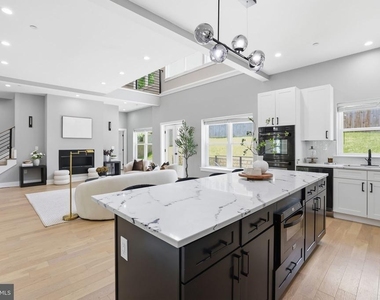 7121 W Greenvale Parkway - Photo Thumbnail 8