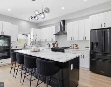 7121 W Greenvale Parkway - Photo Thumbnail 7
