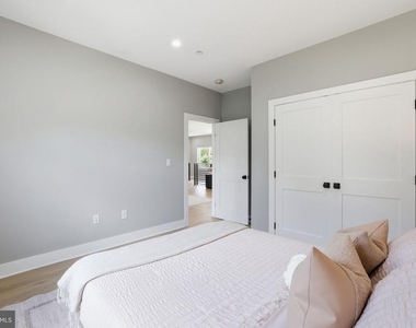 7121 W Greenvale Parkway - Photo Thumbnail 33