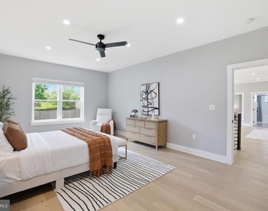 7121 W Greenvale Parkway - Photo Thumbnail 41