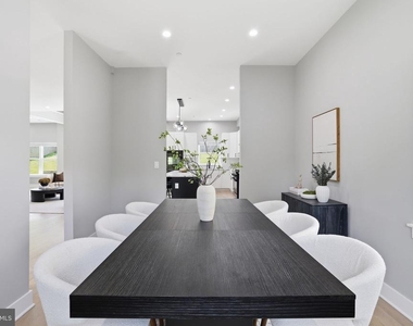 7121 W Greenvale Parkway - Photo Thumbnail 12
