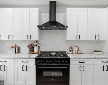 7121 W Greenvale Parkway - Photo Thumbnail 10