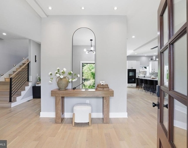7121 W Greenvale Parkway - Photo Thumbnail 14