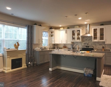 208 Bryan Avenue - Photo Thumbnail 11