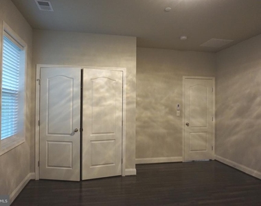 208 Bryan Avenue - Photo Thumbnail 22