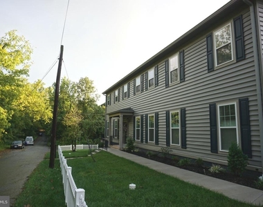 208 Bryan Avenue - Photo Thumbnail 4