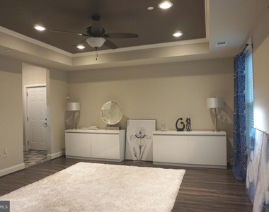 208 Bryan Avenue - Photo Thumbnail 7
