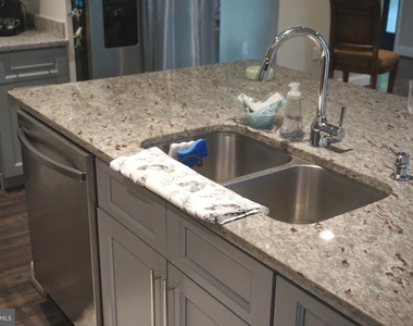 208 Bryan Avenue - Photo Thumbnail 14
