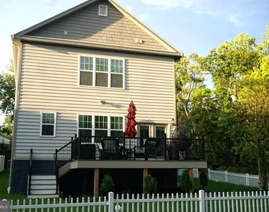208 Bryan Avenue - Photo Thumbnail 3
