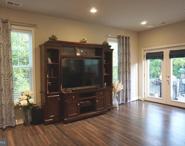 208 Bryan Avenue - Photo Thumbnail 10