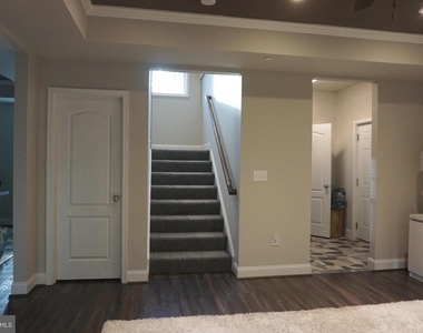 208 Bryan Avenue - Photo Thumbnail 6