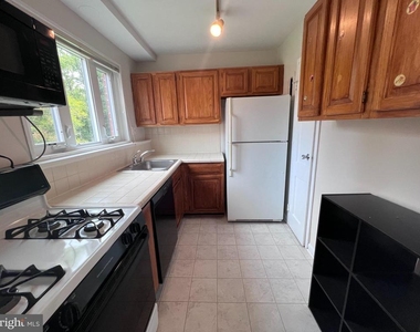 10413 Montrose Avenue - Photo Thumbnail 12