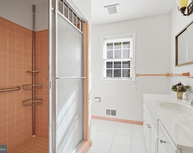 10810 Burbank - Photo Thumbnail 31