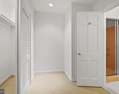 10810 Burbank - Photo Thumbnail 30