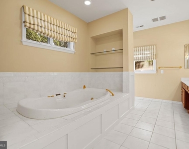 10810 Burbank - Photo Thumbnail 47