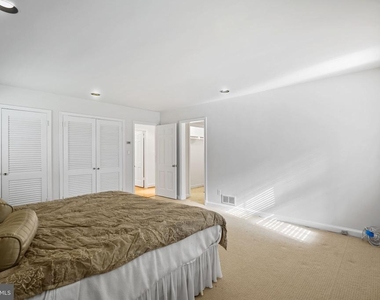 10810 Burbank - Photo Thumbnail 29