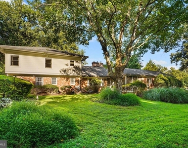 10810 Burbank - Photo Thumbnail 56