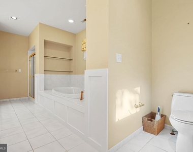 10810 Burbank - Photo Thumbnail 48