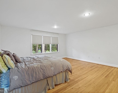 10810 Burbank - Photo Thumbnail 36
