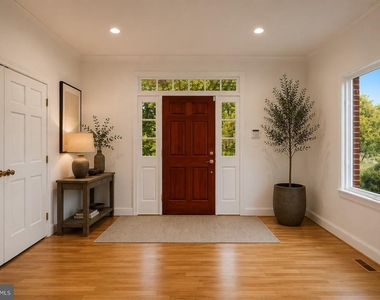10810 Burbank - Photo Thumbnail 3
