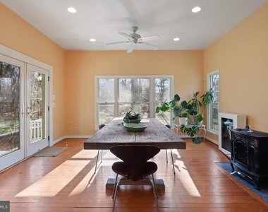 206 Grove Avenue - Photo Thumbnail 16