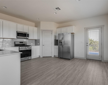 8340 Mimi Ln - Photo Thumbnail 7