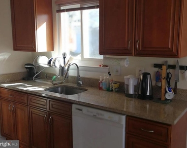 1010 Julian Place - Photo Thumbnail 5