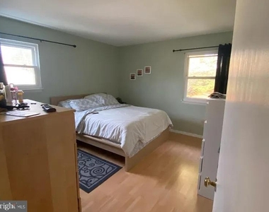 1010 Julian Place - Photo Thumbnail 8