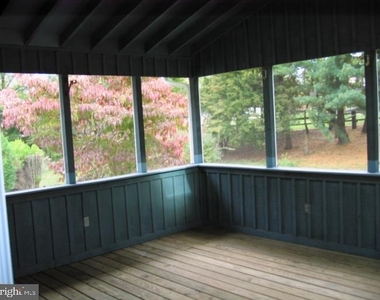 1010 Julian Place - Photo Thumbnail 9