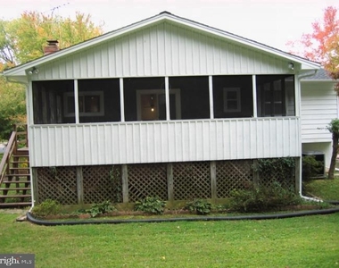 1010 Julian Place - Photo Thumbnail 10