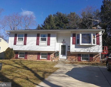 1010 Julian Place - Photo Thumbnail 1