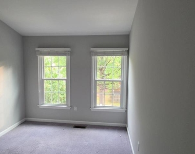 1353 Templeton Place - Photo Thumbnail 15