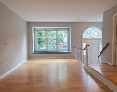 1353 Templeton Place - Photo Thumbnail 6
