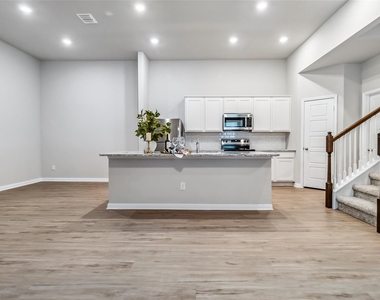 541 Caymus Dr - Photo Thumbnail 3