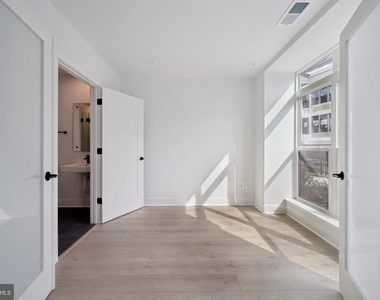 5609 Vermillion Cir - Photo Thumbnail 4