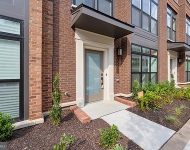 5609 Vermillion Cir - Photo Thumbnail 1