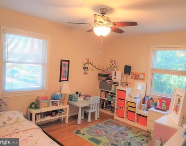 5208 Acacia Avenue - Photo Thumbnail 7