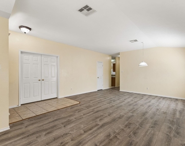 1512 Sweet Leaf Ln - Photo Thumbnail 4