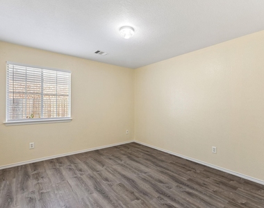 1512 Sweet Leaf Ln - Photo Thumbnail 30