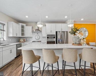 122 Dickenson Drive - Photo Thumbnail 9